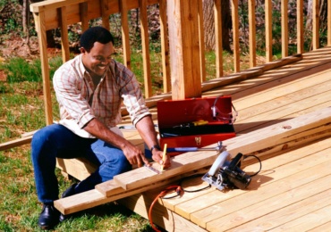 Hiring a deck builder